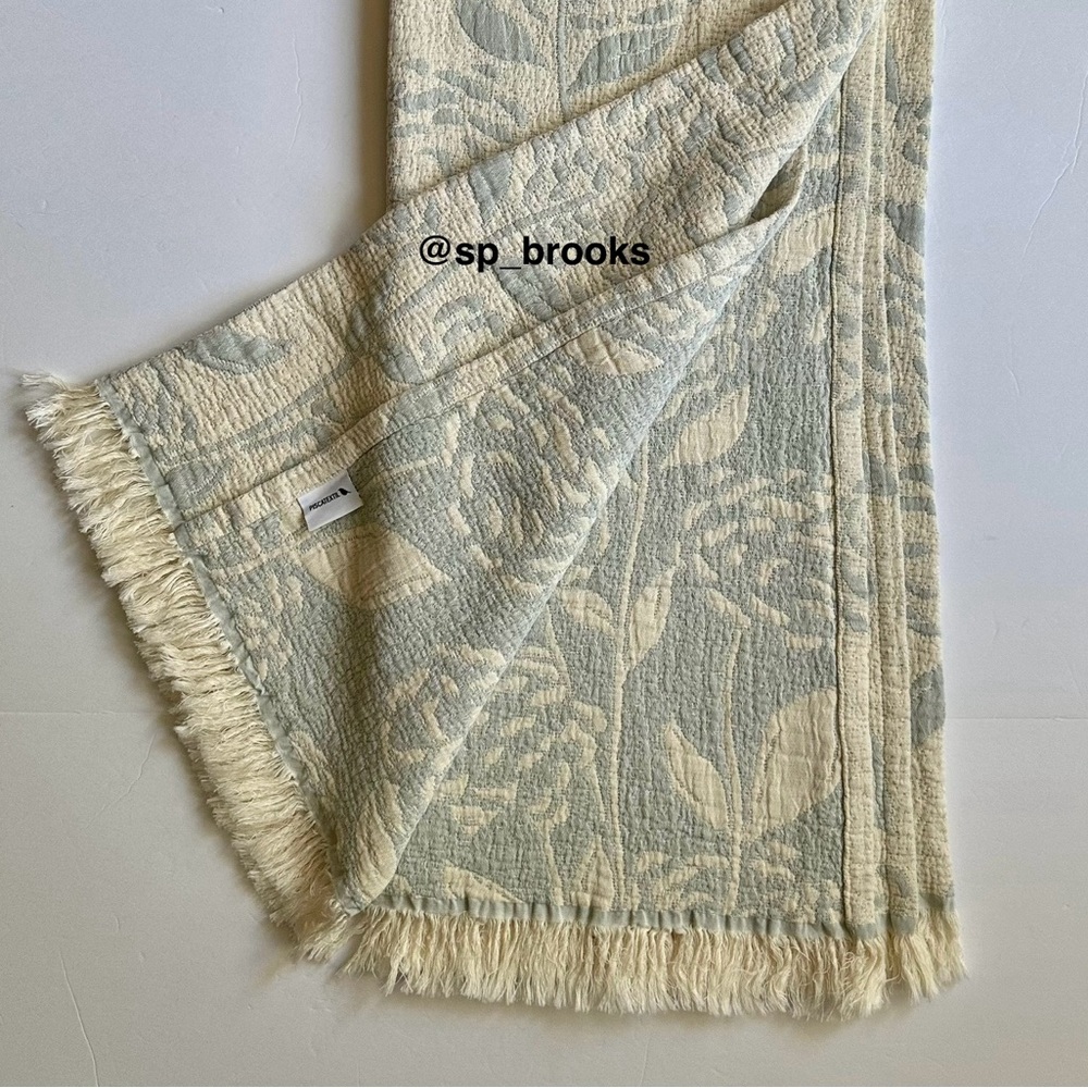 🎁Piscatextil Throw Blanket - Dimpled - Hydrangea Blooms -Blue and Cream- Cotton - Picture 8 of 8
